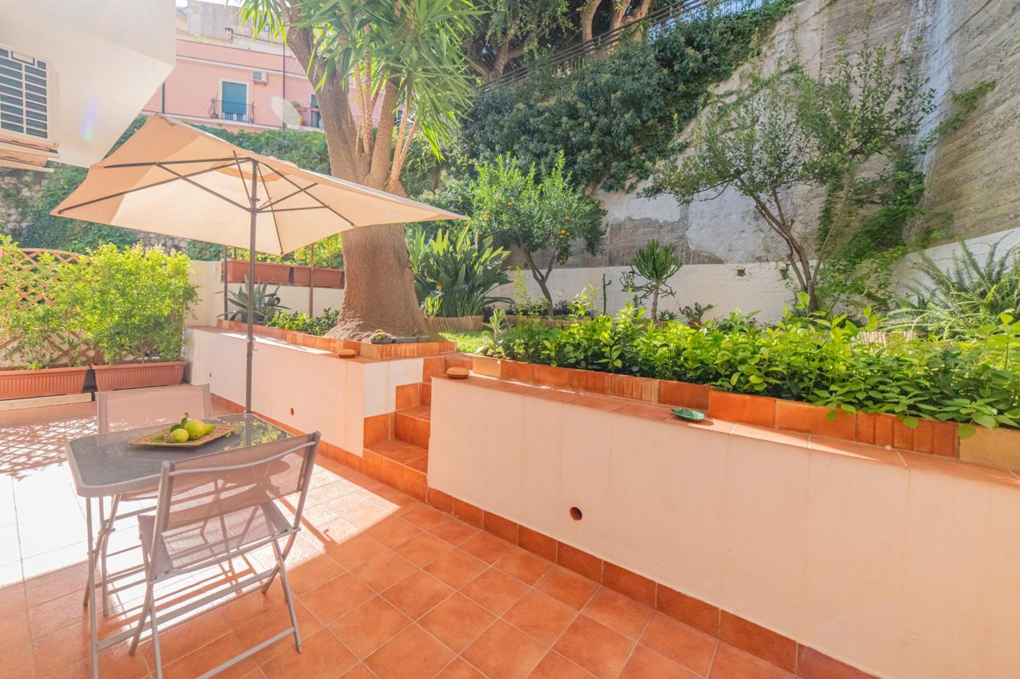 Atenasio Garden Suite, Elegance & Relaxation In The Heart Of Appartement Taormine